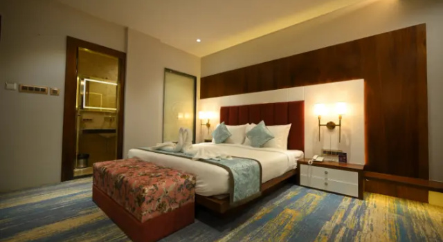 Полулюкс The Royal Class Hotel
