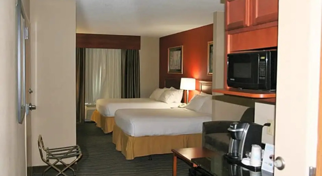 Двухместный люкс Holiday Inn Express Hotel & Suites Brooksville West by IHG