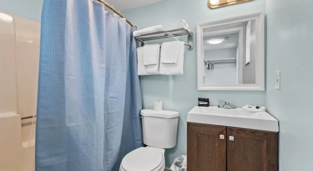 Oceanfront Inn Room #22- Ocean View Balcony 2 Full Beds, Забронировать Отель Форт-Пирс штат Флорида