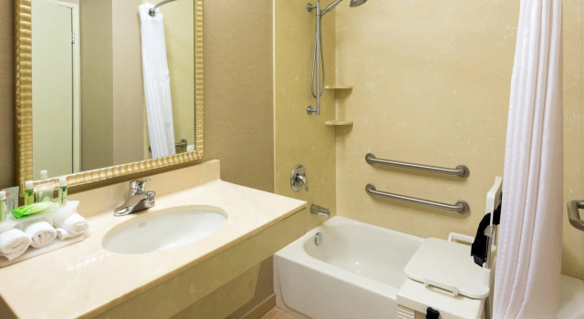 Четырёхместный номер Standard Holiday Inn Express Grants Pass by IHG