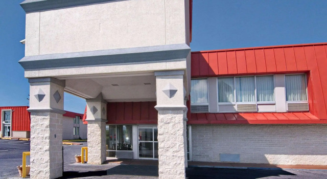 Кровать в общем номере Days Inn by Wyndham Harrisonburg
