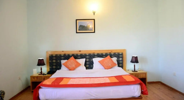 Двухместный номер Standard с красивым видом из окна Hotel Lingzi - at the Mall Road & newly renovated