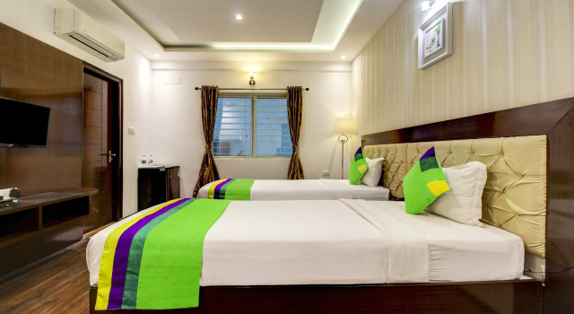 Номер Premium Treebo The Sai Leela Suites