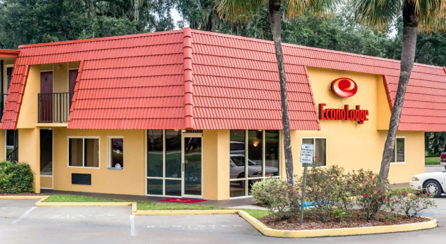 Четырёхместный номер Standard Econo Lodge Live Oak