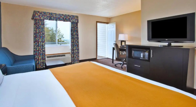 Номер Standard с балконом Holiday Inn Express Mackinaw City by IHG