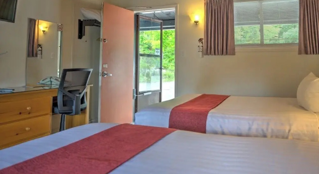 Номер Deluxe Lakeview Motel