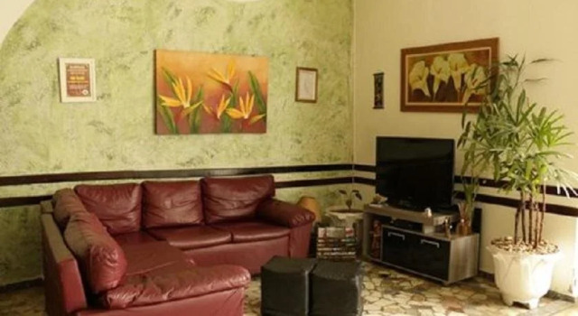 Colonial Hotel