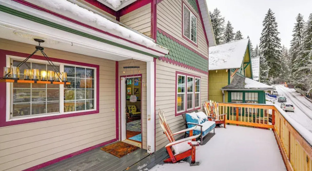 Коттедж 13 Mi to Skiing: Downtown Wallace Home w/ Deck