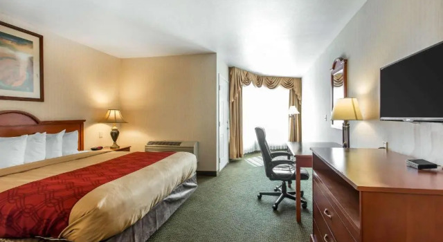 Люкс Econo Lodge Inn & Suites Riverside - Corona