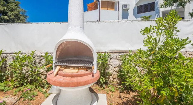 Luxury villa Punat with pool with sea view , 50m from the beach, Prenota Villa Hotel a Isole Quarnerine con parcheggio, Parcheggio