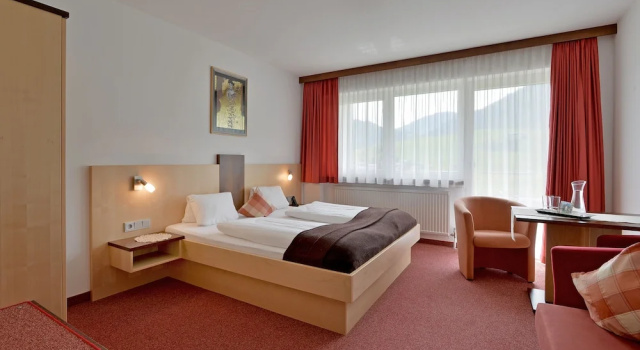 Двухместный номер Standard с балконом и с видом на горы Hotel Garni Tirol