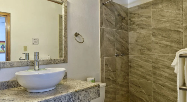 Трёхместный номер Standard Parrot Cove Lodge
