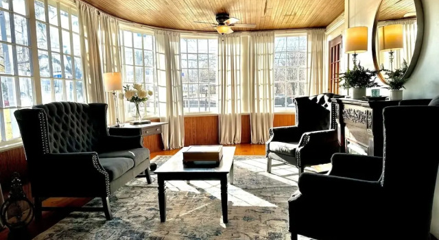 Home Near Hiking Biking w Hottub 6 Bedrooms, Reserva ahora Hotel Bennington Green Mountains