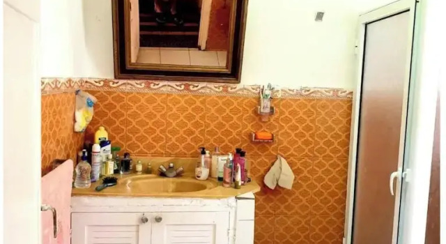 Кровать в общем номере Room-double Bedroom in the Heart of Tang