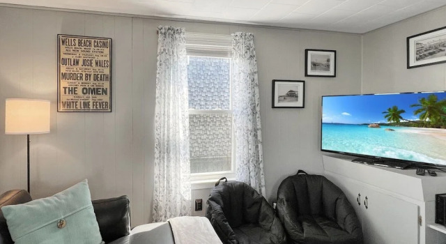Sweet Dreams - W032 Quintessential Maine Beach House 50 Yards Away From Marsh Views And Wells Beach 2 Bedroom Home by RedAwning, Rezerwuj Hotel Wells 