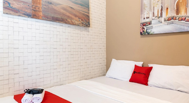 RedDoorz Plus near Hayam Wuruk 2, Book Hotel Jakarta Jakarta Province