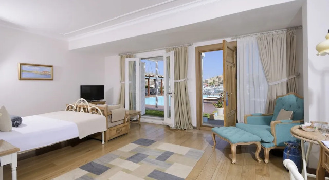 Cesme Marina Konukevi, Забронировать Отель Отели Чешме с бассейном, рядом с Cesme Bus Terminal, Бассейн