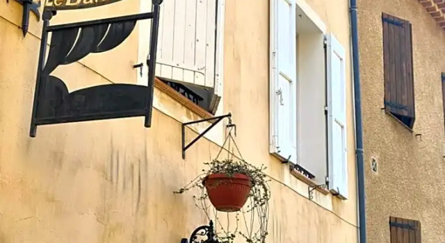 Le Baldaquin
