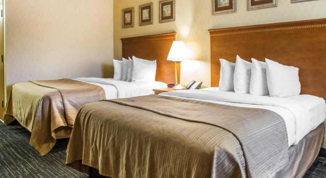 Четырёхместный номер Standard Hibiscus Inn & Suites