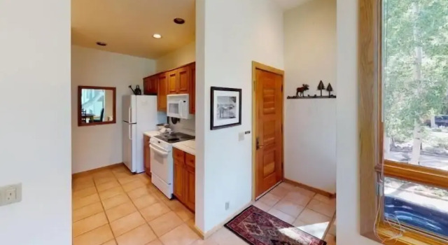 Comfortable and Cozy 2 Bedroom Condo Near Chair Lift 20 in Cascade Village - Shuttle to Vail Village, Забронировать Апартаменты/квартира Отели Вейл с парковкой, Парковка