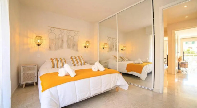 Апартаменты Le Bain De Soleil - Le Bain De Soleil 5 Star Two Bedroom Apartment