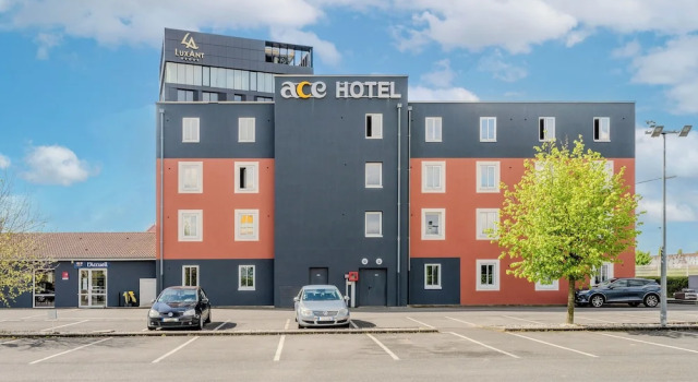 Express Hotel, Забронировать Отель Отели Па-де-Кале с парковкой, Парковка
