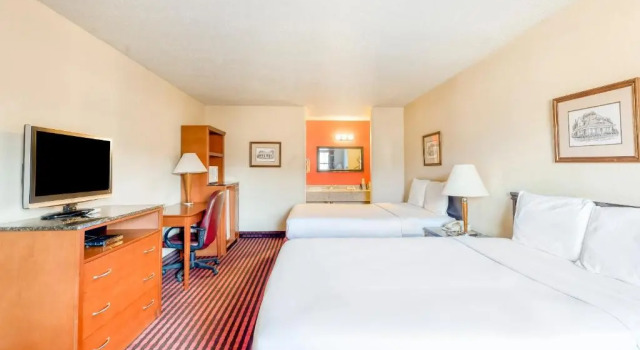 Четырёхместный номер Standard Rodeway Inn & Suites Jefferson