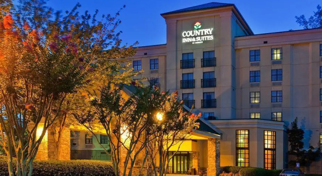 Люкс Wet Bar Holiday Inn Express Hotel & Suites Atlanta Buckhead by IHG