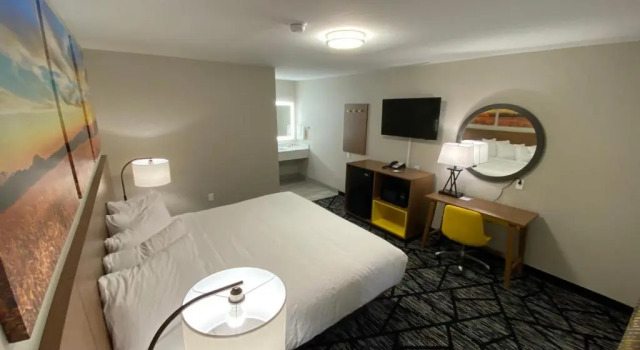 Номер Standard Days Inn by Wyndham Lake Charles