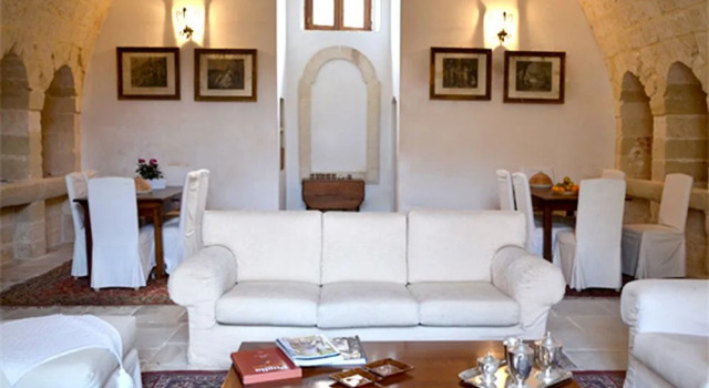 Palazzo Vecchio, Book Bed and Breakfast Hoteller i Diso med parkering, Parkering