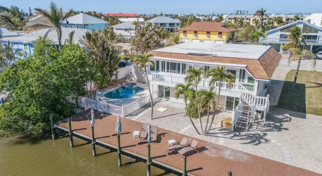 Коттедж 21591/3 Waterfront Duplex With Pool And Spa - Manor 4 Bedroom Home