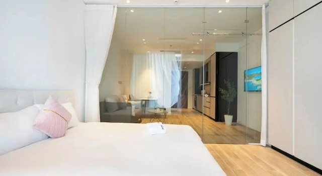 Апартаменты Deluxe c 1 комнатой с балконом и с видом на город The Crest Residence - ANGIA Hospitality