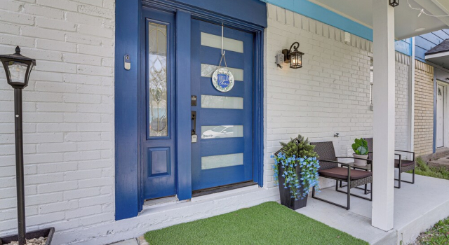 1/2 Mi to Sylvan Beach Park! Chic Townhome w/ Yard, Book Lejlighed La Porte Houston