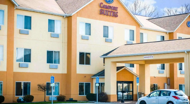 Люкс Comfort Suites Auburn near I-69