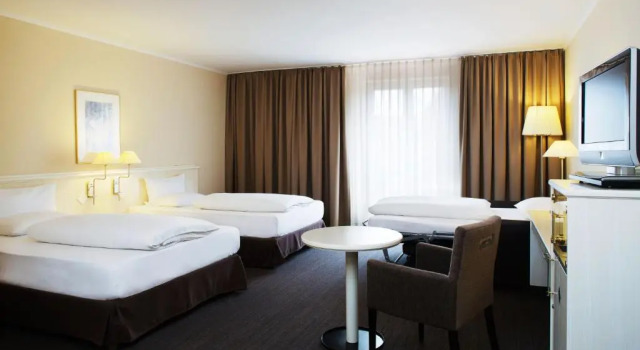 Четырёхместный номер Standard Courtyard by Marriott Schwerin