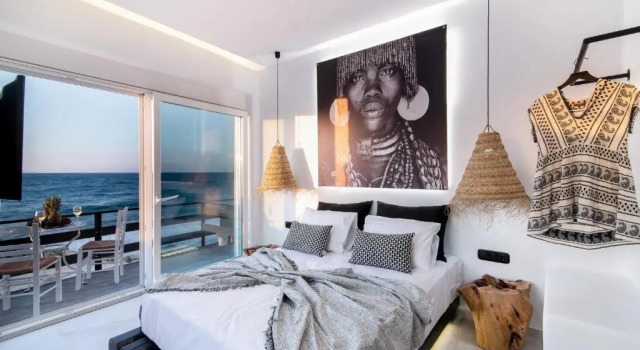 Portara Seaside Luxury Suites