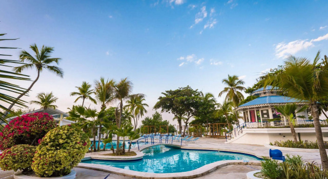 DoubleTree by Hilton Cote des Arcadins Beach Resort & Spa, Забронировать Курортный отель Троу Багуетте Западный департамент