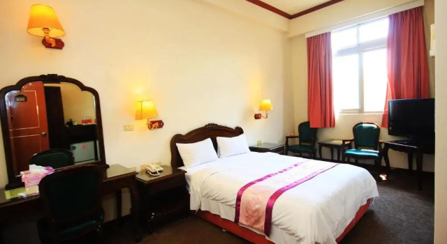 Номер Business East Commercial Affairs Hotel