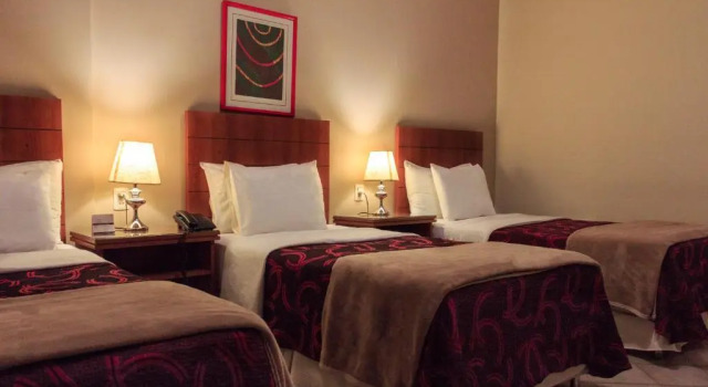 Трёхместный номер Standard Convair Hotel