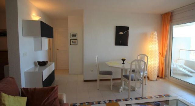 Bright Apartment With Lift and View of the Harbor and the sea for 3 People