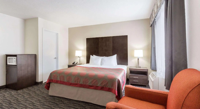Номер Standard Ramada by Wyndham Monterey