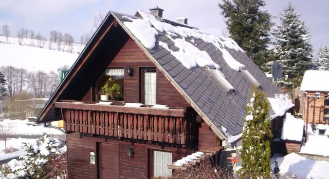 Charming Holiday Home in Cranzahl Near the Forest, Rezervasyon Otel Sehmatal-Neudorf 
