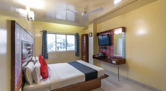 Двухместный номер Standard с балконом Capital O 891 Hotel Kadamb Inn