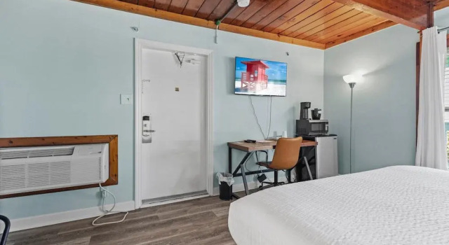Oceanfront Inn Room #8 - Partial Ocean View - King Bed