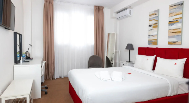 City Plaza Apartments & Rooms