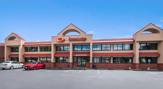 Howard Johnson by Wyndham Malden Boston Area