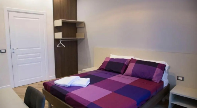 Rooms Garibaldi, Забронировать Гостевой дом Отели Неаполя с парковкой, рядом с Кафедральный собор Неаполя, Парковка