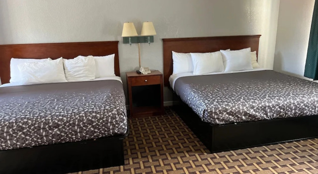 Номер Deluxe Budget Inn