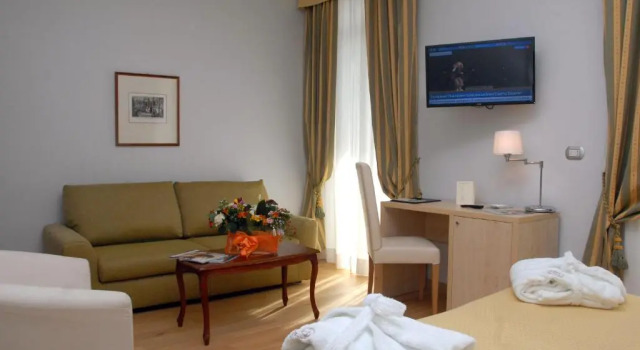 Трёхместный номер с балконом Hotel Paradiso