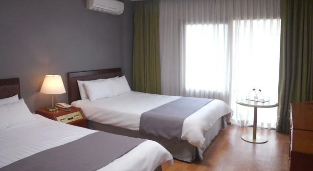 Четырёхместный номер Standard с балконом Pearl Hotel Jeju